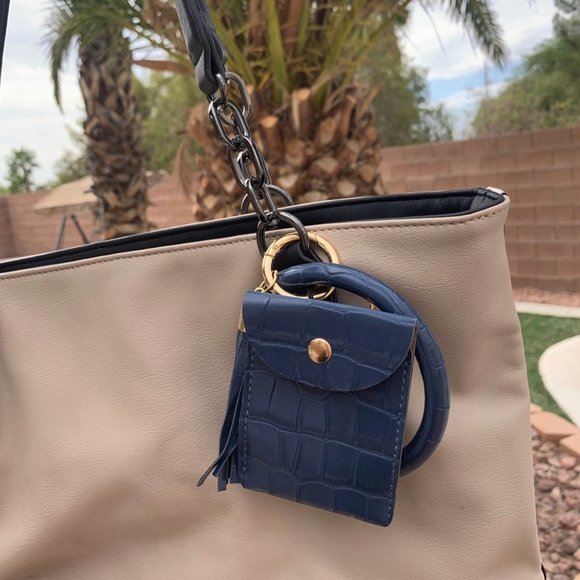 Wristlet Bangle Keychain Card Holder Tassel - Picture 3 of 4